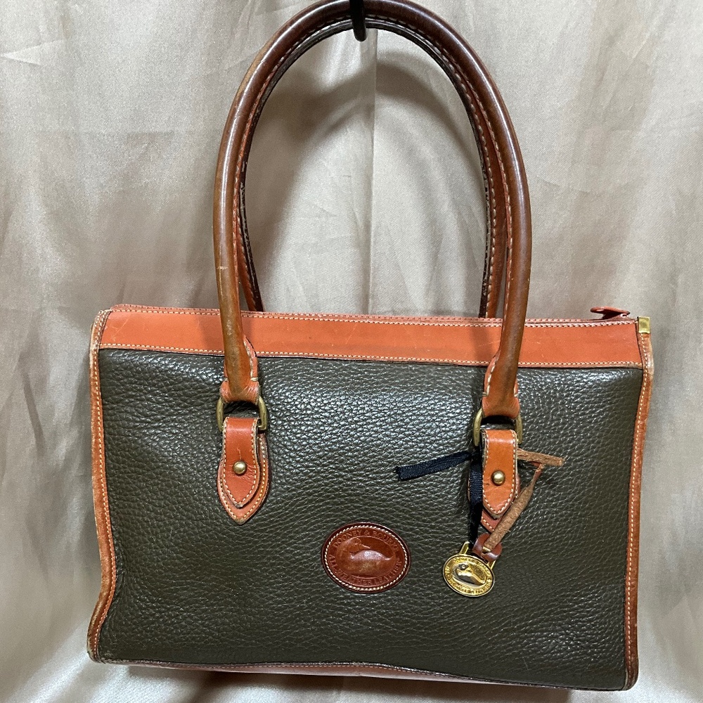 Dooney Burke gray/tan natural leather handbag.  52-H5Fb